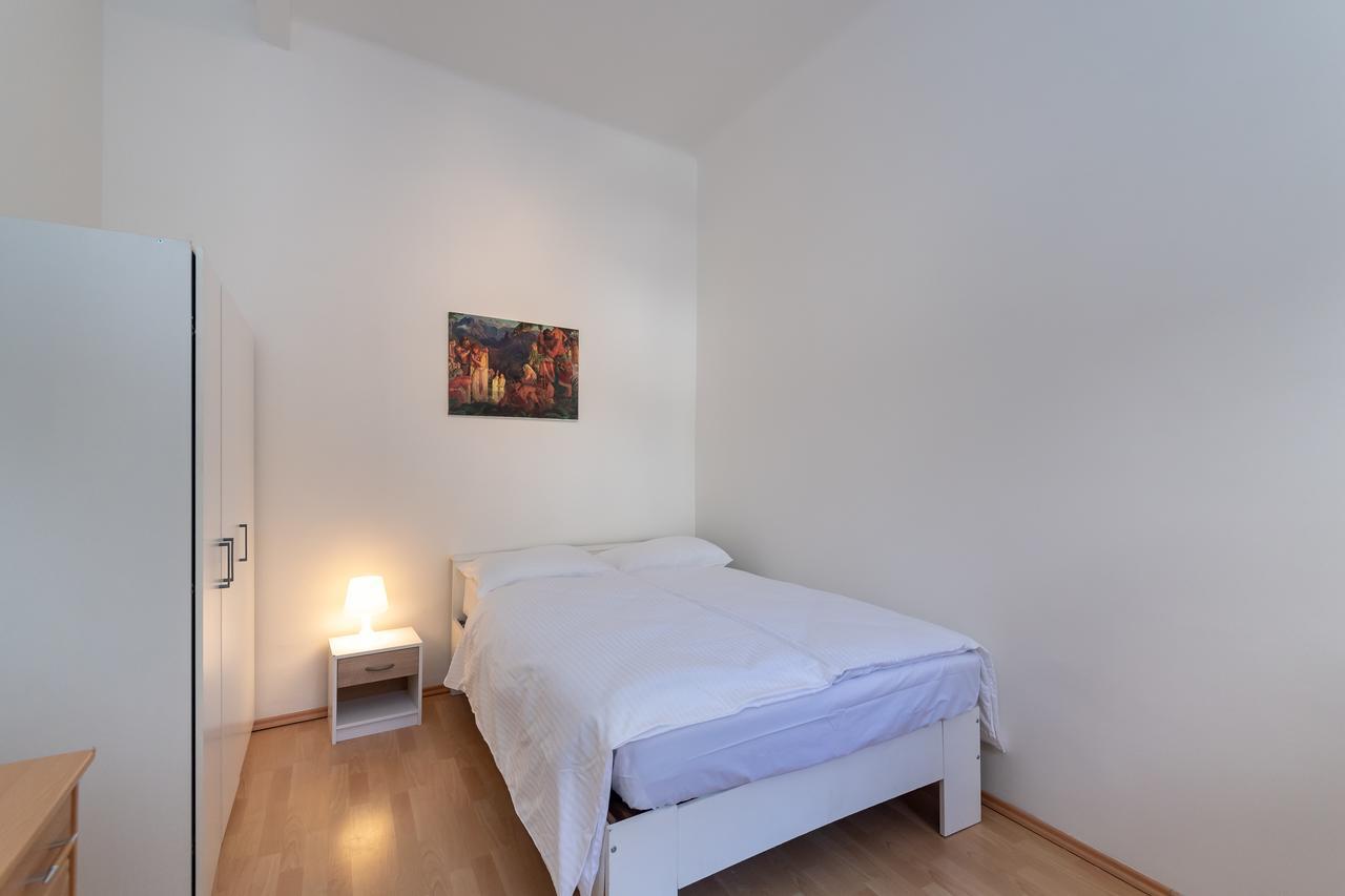 Spacious In The Heart Of Apartament Praga