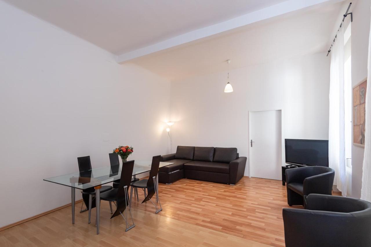 Spacious In The Heart Of Apartament Praga